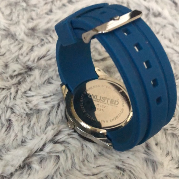 Unlisted large watch by Kenneth Cole. New battery! - Picture 2 of 3